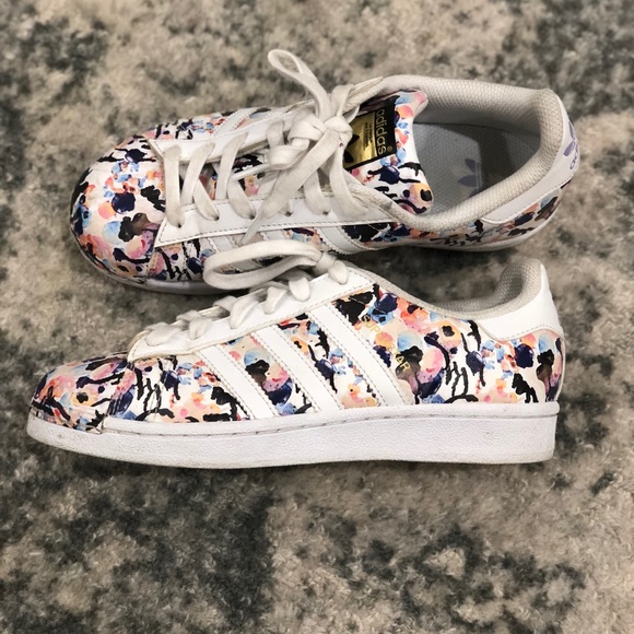 Adidas girls floral superstar - Picture 4 of 4